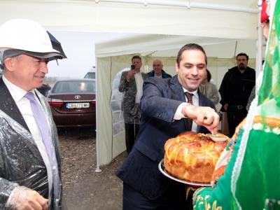 V.li.n.re. Ahment Bayraktar (Eigentümer der odelo Gruppe) und Emil Karanikolov (Wirtschaftsminister von Bulgarien)